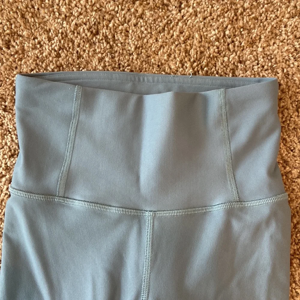Lululemon Athletica Size 2 Excellent Condition 🔥 - Picture 2 of 7